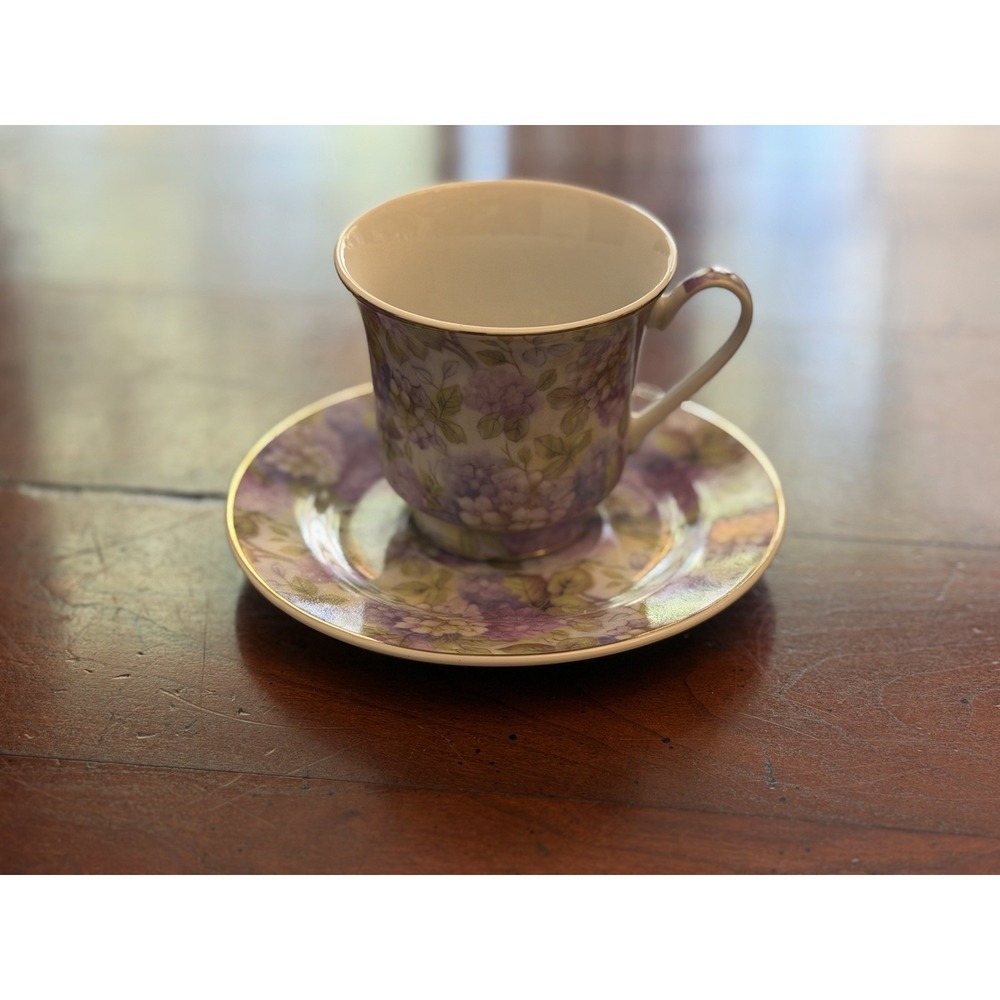 Darice Porcelain Purple Violets Chintz Teacup and Saucer Set Gold Trim 2013-F